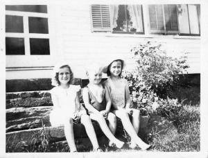 Cynthia, Geoffrey and Hildamarie on steps of Hendricks' house, 1934