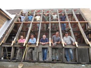 The greenhouse building crew included (top row) Evan Sachs ‘13, Eric Dennis ‘14, Philip Johansson, Aaron Evan-Browning ’12, Ashley Bies ’05, Michael McIvor ’14, (bottom row) Michael Schneeweis ’14, Max Foldeak, Dan Cotter, Don Capponcelli, Todd Smith and many others. Photo by Dianna Noyes  