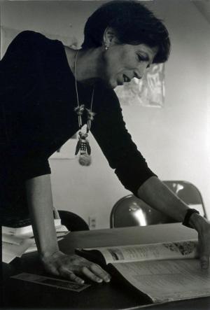 Carol Hendrickson holds court in an anthropology class in the late 1990s. Photo from archives