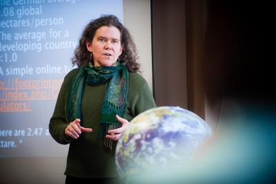 Cary teaches Exploring Sustainability, a course in the Marlboro MBA program focusing on cultivating sustainability leaders. Photo by Kelly Fletcher