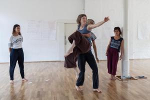 Kristin Horrigan and Diana Thielen demonstrate a lift for workshop participants. Photo by Carolina Frank 