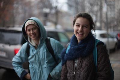 Gwen Peavey Hunter ’22 and Linnae D’Auria ’23 explore the urban campus of Emerson College in November. Photo by Emily Weatherill ’21 